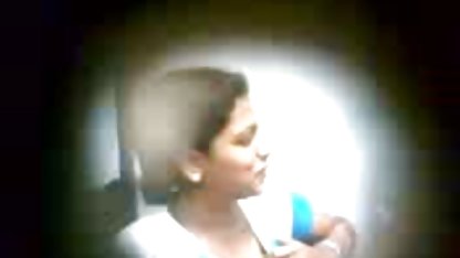 Tânăra poze fete amatoare curvă se plimbă dezbrăcată printre turiști