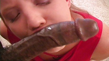 Femeia sexy poze nud blonde se masturbează pe pat și sperie fermecător