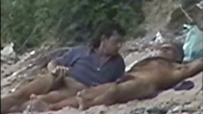Tipul poze la cur scutură două frumuseți pline de bust