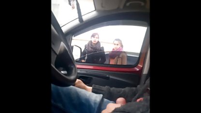 Tânărul pui din Sankt poze sexi gratis Petersburg călărește un membru și țipă