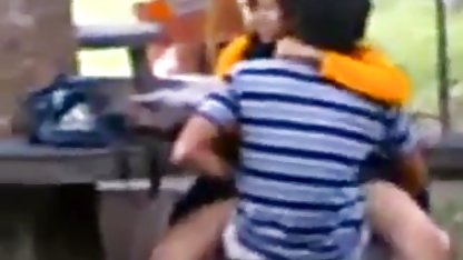 Japoneză cu mandala păroasă ghemuită și cu degetul futai pozitia misionarului