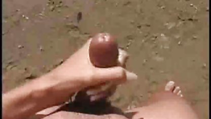 Fată cehă cu o figură încântătoare rătăcește dezbrăcată poze pizde grase pe stradă