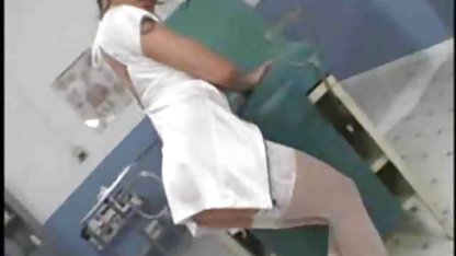 Autocolantele care poartă un curent electric sunt atașate poze nud xxx de un corp conectat într-un corset