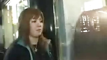 Fetița s-a trezit urmărind unchiul ei de lucru și l-a lăsat să se fută poze sexoase video