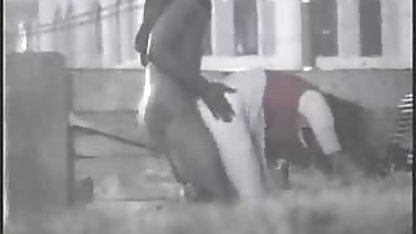 Cizme goale se agață de un poze pula in pizda om bogat