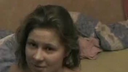 O curvă matură știe multe despre afaceri și aduce rapid futai in pozitia misionarului un tânăr la orgasm
