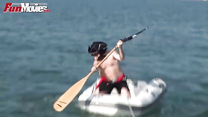 Curva curioasă cu fundul mare arată farmecele în poze pirno privat
