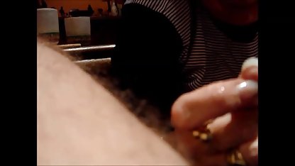 Frumusețea nebună în pantaloni scurți roșii devine poze xx futută pe un șantier abandonat