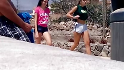 Un bărbat face un close-up la aparatul foto, poze poeno în timp ce iubita lui se fute