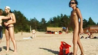 Două blonde amețitoare poze fund fete se aduc reciproc la orgasme în baie
