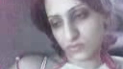 Bruneta matură gemând puternic de la sex poziti de xxx cu un tânăr energic