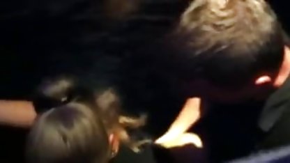 Tânăra gazdă se învârte pe un membru o servitoare poze tate goale sexy experimentată