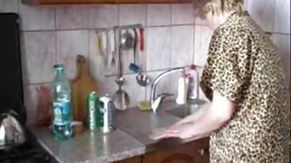 Un bărbat poze milf xxx a pus o asistentă într-o păsărică păroasă