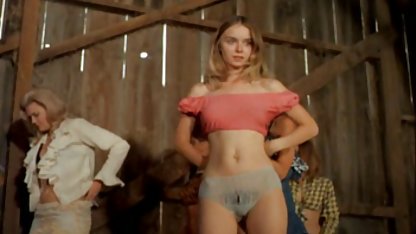 O poze erotice femei mature vecină arde ca o curvă tânără în ciorapi care-și atinge pasarica
