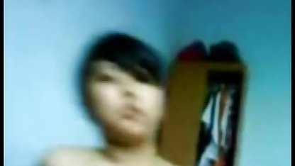 Spionând pe poze pizde goale gratis un pui gol pe o plajă nudistă