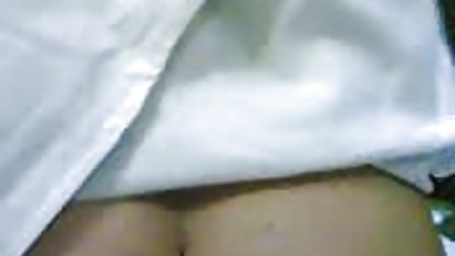 O fată poze amatori xxx în vârstă de 18 ani a introdus o jucărie sexuală și a făcut cu degetul