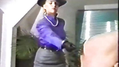Expunerea publică pizde goale imagini a unei fete tinere